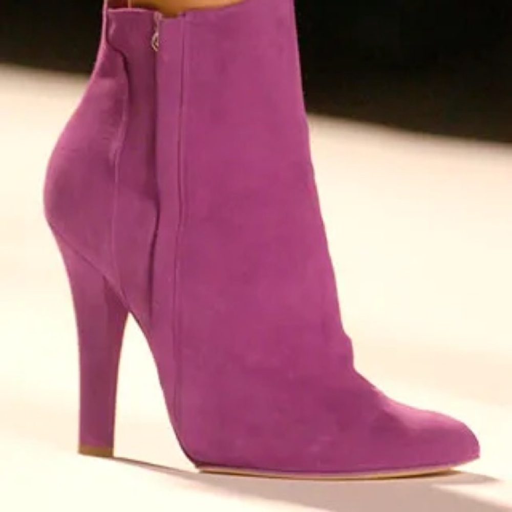 Runway sample from 2005 Narciso Rodriguez show size 41